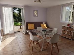 Appartements Le Ranch a Canitrot 1 room and sofa bed : photos des chambres