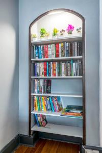 Stunning 3BR House w Garden & Parking in Richmond