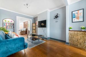 Stunning 3BR House w Garden & Parking in Richmond