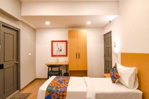 FabHotel Sayeeda International - 600m from Park Circus 7 Point