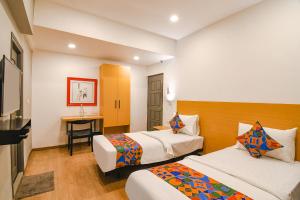 FabHotel Sayeeda International - 600m from Park Circus 7 Point