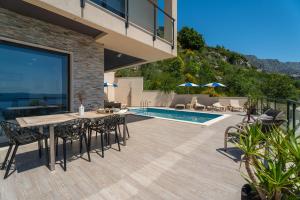 Seaview Villa Matea with 4 en-suite Bedrooms, Whirlpool, Sauna, Private pool