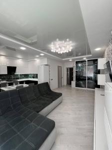 Люкс апартаменти 2-к у Центрі - Мережа HELEN