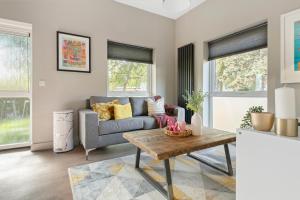 Brand New 1-Bed Flat With Free Parking