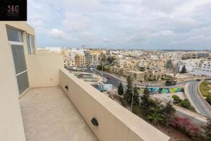 Central & Spacious Penthouse w 1BR + City View by 360 Estates