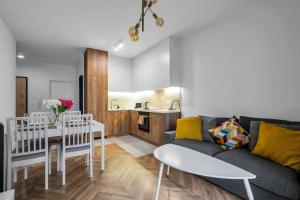 Business District Apartment - Parking, Balcony by Rentujemy