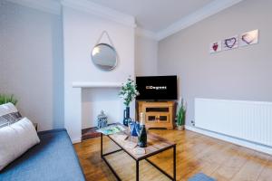 NEW! Spacious 2-bed home in Chester by 53 Degrees Property, Ideal for Long Stays, Great location - Sleeps 6