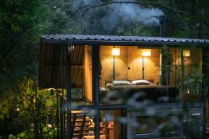 Chalé de Vidro na Mantiqueira com cachoeiras