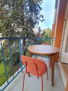 Château 5 min avec balcon et un Stationnement gratuit