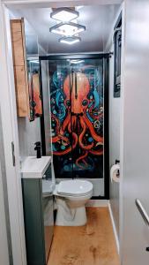 Waterview - Schwimmendes Ferienhaus "Black Pearl" auf dem Wasser mit Blick zur Havel, inkl Boot zur Nutzung