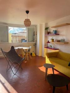 Petit nid plein soleil avec terrasse