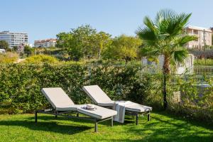 New LUXURY apartment with sea view and PRIVATE heated pool, 50m from the beach