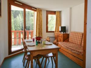 Appartements Appartement Saint-Francois-Longchamp, 2 pieces, 6 personnes - FR-1-635-101 : photos des chambres