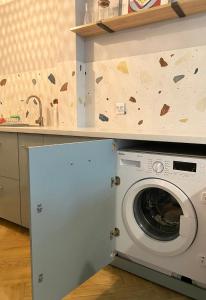 Apartment close to metro, 8 minutes to Centrum and near airport