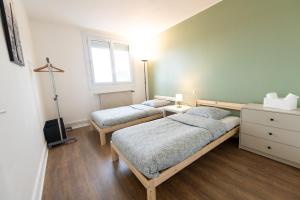 Appartements ROBESPIERRE - Tout equipe & Calme - TV et WIFI : photos des chambres