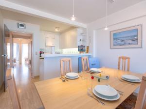 Bright apartment with sea view