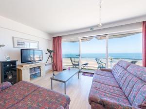 Bright apartment with sea view