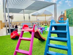 Palm Pyramids View INN