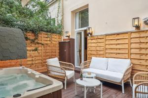 Appartements Suite luxueuse avec jardin prive Sauna et Jacuzzi : photos des chambres