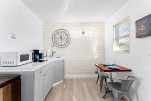 Steps From The Beach-all Renovated Studio Unit #3