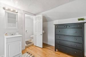 Unit 8: Lovely updated apartment!