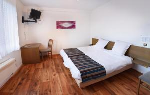 Hotels Contact Hotel Du Ladhof : Chambre Lits Jumeaux