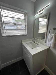 Elegant 1 Bdr Montrose-Bologna@The Italian Plaza