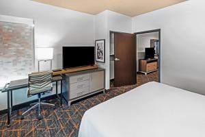 King Suite with Sofa Bed room in Holiday Inn Hotel & Suites Tulsa South an IHG Hotel