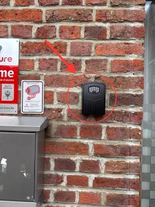 Chambre et SDD privées dans une maison partagée avec des résidents