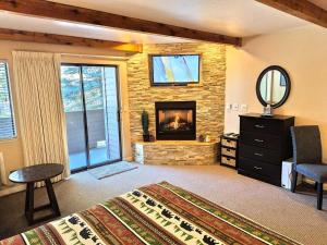 Lakeland Village #105