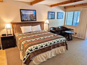 Lakeland Village #105