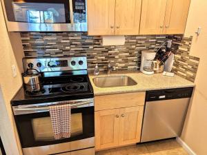 Lakeland Village #105