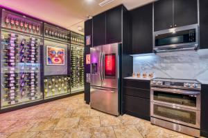 SecretJaco - Luxury Beach Front Penthouse with Pool & Jacuzzi