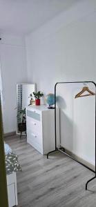 Vue exceptionnelle sur la place Gambetta Plein centre cafés restos idéal séjour pro ou en famille