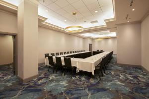 Holiday Inn & Suites Ottawa Kanata by IHG