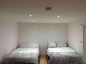 Large Cosy Maidstone Studio Flat