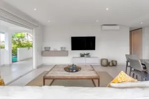 Maho Beach House - Modern 1 Bedroom Luxe - Maho Reef