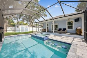 Luxury Stay Heated Pool and Hot Tub Fenced Yard