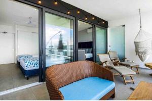 ~Beach Front~Stunning VIEWS~Free Airport Transport