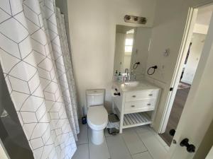 Historical Building 1br 1ba Walk To Rogers Place
