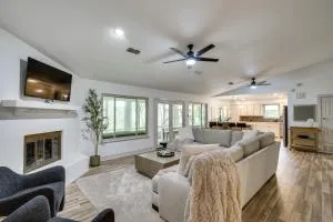 Walk to Cedar Creek Reservoir Spacious Kemp Home - Kemp