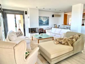 Fantastic penthouse 270m2 with amazing sea views