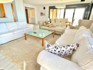 Fantastic penthouse 270m2 with amazing sea views