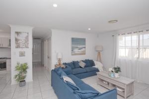 Gorgeous villa 5min walk to beach KING BED