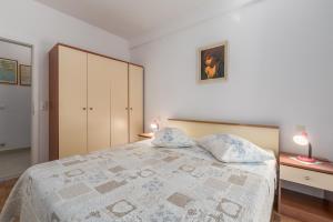 Apartments with parking space Porec - 2216