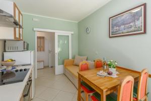 Apartments with parking space Porec - 2216