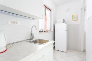Apartments by the sea Seget Vranjica, Trogir - 1038