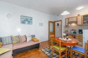 Apartments with parking space Porec - 2216