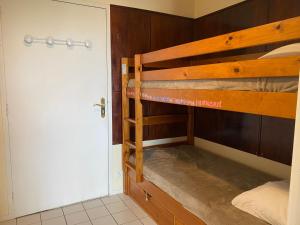 Studio Cabine - Centre Ville, Proche Plage et Casino, Parking Sécurisé, Balcon et Équipements Complets - FR-1-319-495