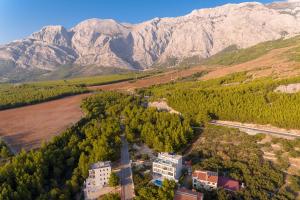 Apartments with swimming pool Promajna, Makarska - 19144